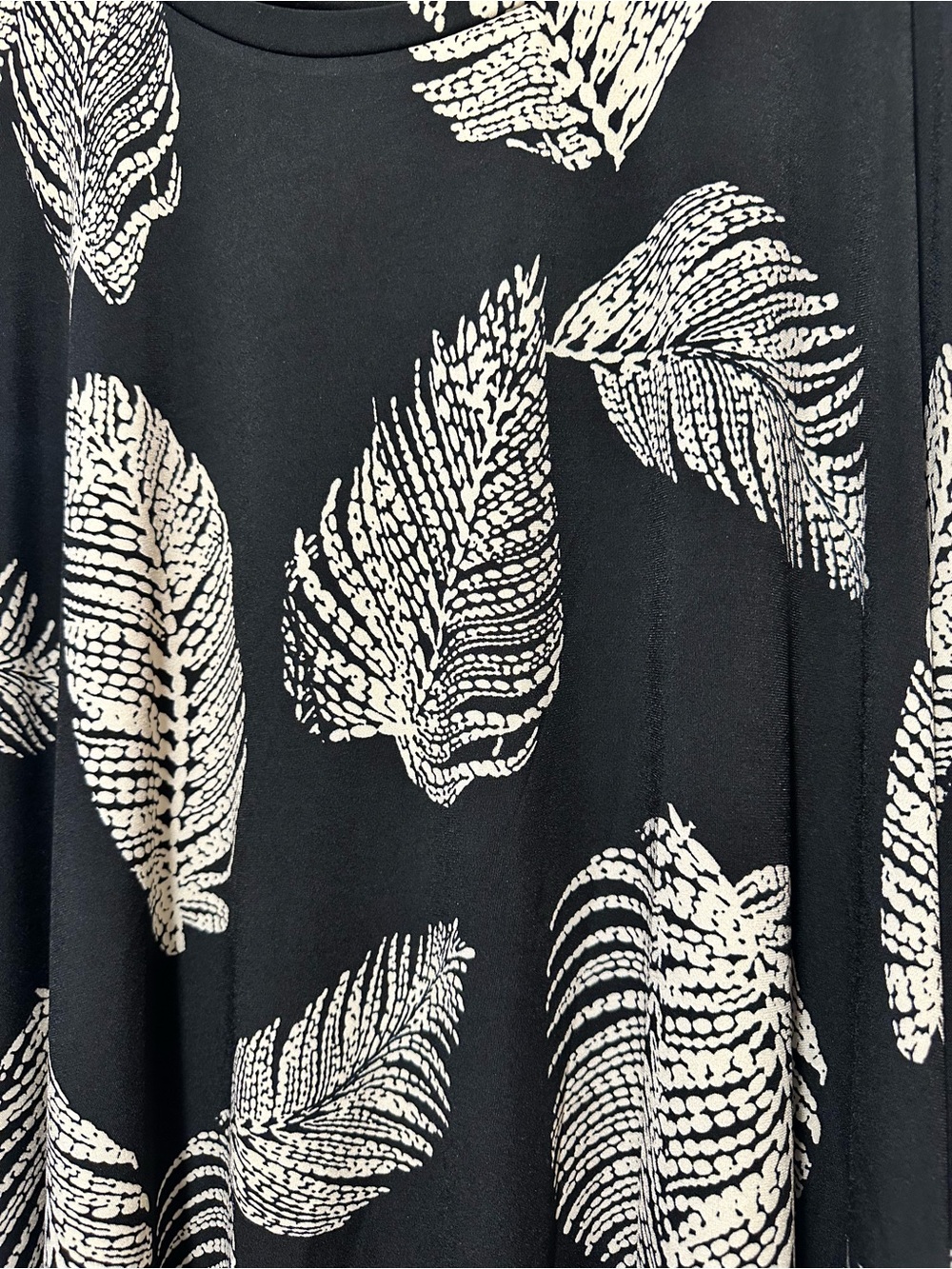 RACHEL Rachel Roy Black Top with White Feather Print Size 1X - Picture 6 of 7